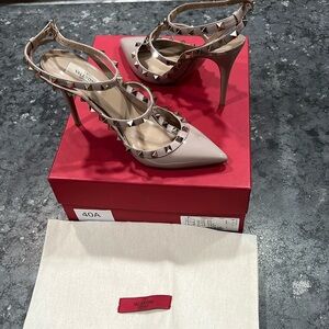 Valentino blush 100mm Rock Stud. Size 40. Have been worn. Are too small now.